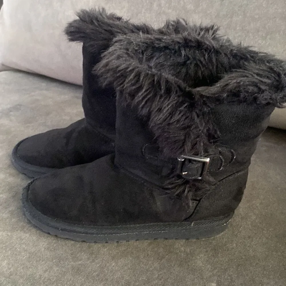 Toddler Girl’s The Children’s Place Black Boots Faux Suede Silver Buckle Size 12